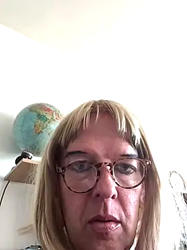 Snapshot of simone_xdressing chatting on September 14, 8:57 am simone xdressing online show from September 14, 8:57 am