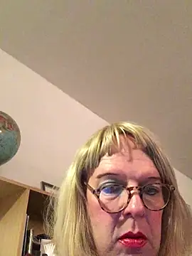 Snapshot of simone_xdressing chatting on October 2, 11:45 pm simone xdressing online show from October 2, 11:45 pm