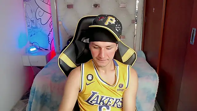 Snapshot of Lucifer_go chatting on November 12, 9:25 pm Lucifer go online show from November 12, 9:25 pm