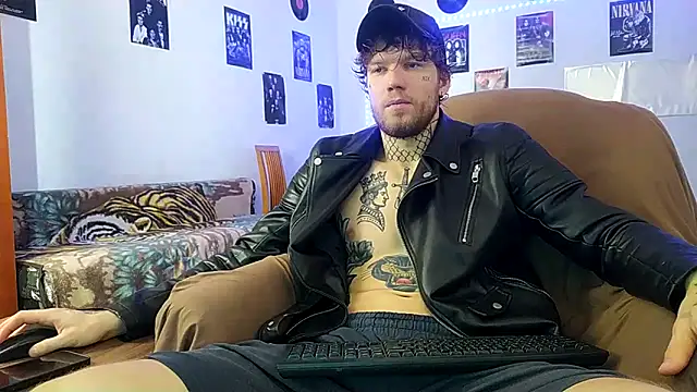 Huntall77 online show from December 16, 7:35 am