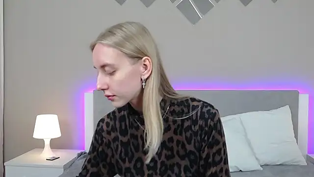 RachaelCute online show from March 1, 9:44 am