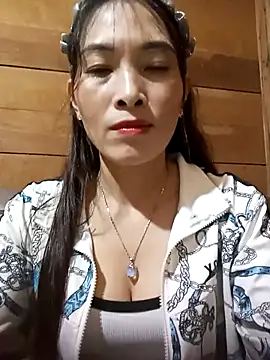 Snapshot of Soursop-op chatting on November 16, 5:13 am Soursop-op online show from November 16, 5:13 am