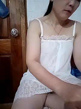 Feeling-hot online show from May 4, 2:13 pm