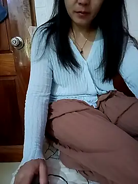 Feeling-hot online show from May 11, 4:04 pm