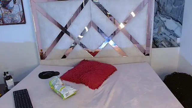 Snapshot of tael_novacs chatting on December 14, 3:12 am tael novacs online show from December 14, 3:12 am