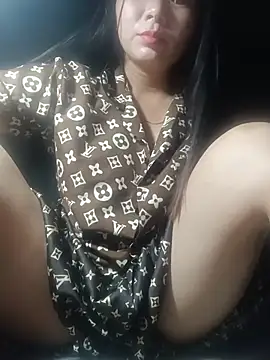 vangkt-cute online show from May 24, 5:40 pm