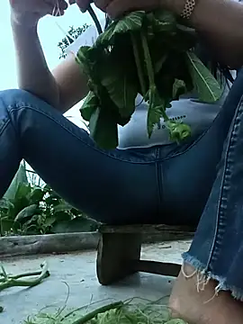 vangkt-cute online show from June 2, 11:45 am