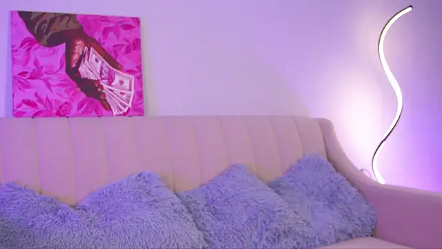 Snapshot of KimHalls chatting on November 13, 1:43 pm KimHalls online show from November 13, 1:43 pm