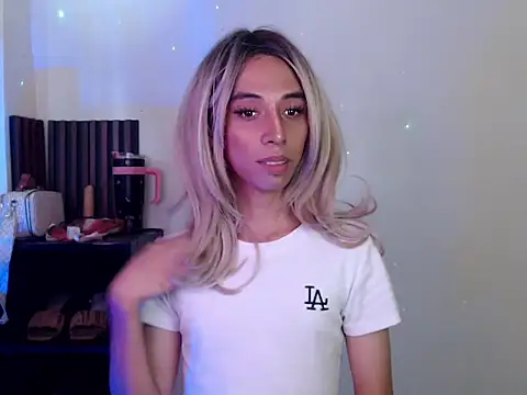 Snapshot of evelynfucker chatting on November 11, 6:13 am evelynfucker online show from November 11, 6:13 am