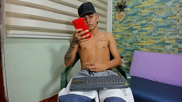 Snapshot of naughty_boy_Maicoll chatting on November 11, 11:54 am naughty boy Maicoll online show from November 11, 11:54 am