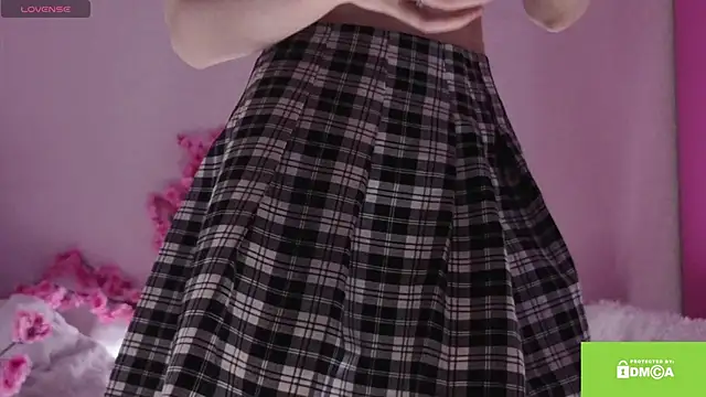 Kitty gaze online show from April 22, 2:18 pm