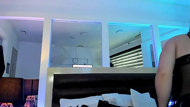 LaurenSpitz online show from February 18, 11:39 am