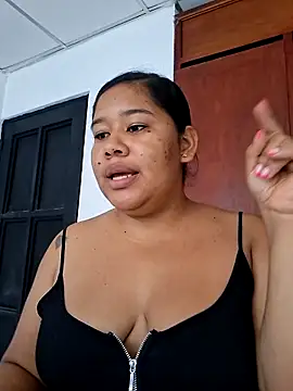 Snapshot of Sarahy- chatting on June 3, 1:36 pm Sarahy- online show from June 3, 1:36 pm