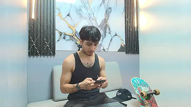 Snapshot of Aethon_noir chatting on November 15, 3:26 am Aethon noir online show from November 15, 3:26 am