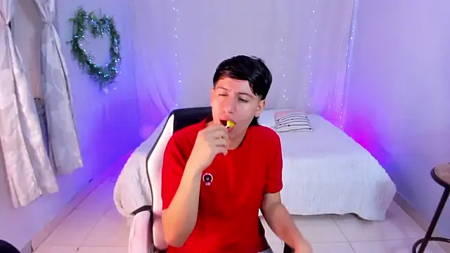 Snapshot of thiagoramirez_ chatting on November 12, 2:01 am thiagoramirez online show from November 12, 2:01 am