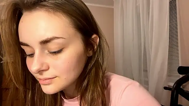 GeralynChiszar online show from March 13, 9:10 pm