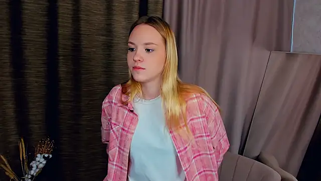 Snapshot of KinaSporcic chatting on November 11, 6:57 am KinaSporcic online show from November 11, 6:57 am