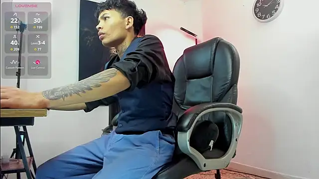 Snapshot of Juank_wss chatting on November 12, 11:43 am Juank wss online show from November 12, 11:43 am