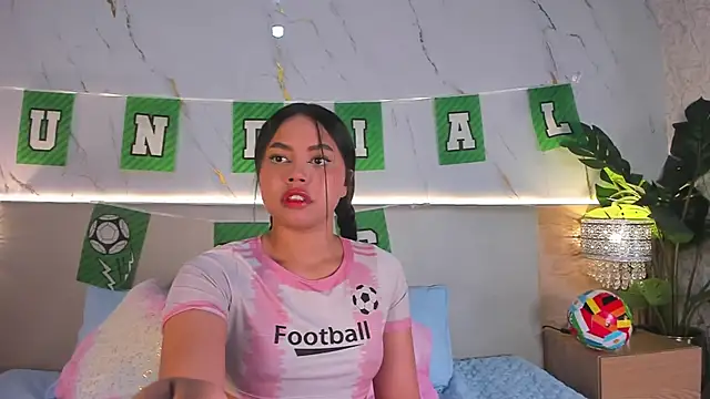Snapshot of april_grey11 chatting on June 8, 7:47 pm april grey11 online show from June 8, 7:47 pm