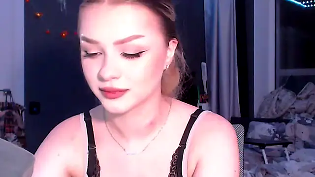 Snapshot of MissVelour chatting on November 13, 4:06 pm MissVelour online show from November 13, 4:06 pm