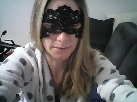 Snapshot of MelleEloa chatting on November 24, 10:20 pm MelleEloa online show from November 24, 10:20 pm