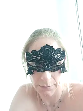 MelleEloa online show from May 2, 12:10 pm