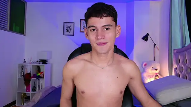 estebanperez 26 online show from April 23, 10:58 am