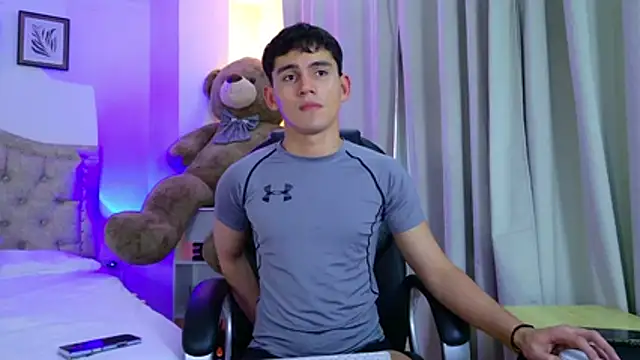 estebanperez 26 online show from June 10, 7:57 pm