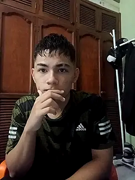 Snapshot of Santiagooo1233 chatting on November 17, 2:17 am Santiagooo1233 online show from November 17, 2:17 am