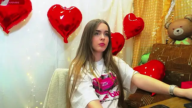 Snapshot of AlicaLOVEalisa777 chatting on February 24, 11:03 pm AlicaLOVEalisa777 online show from February 24, 11:03 pm