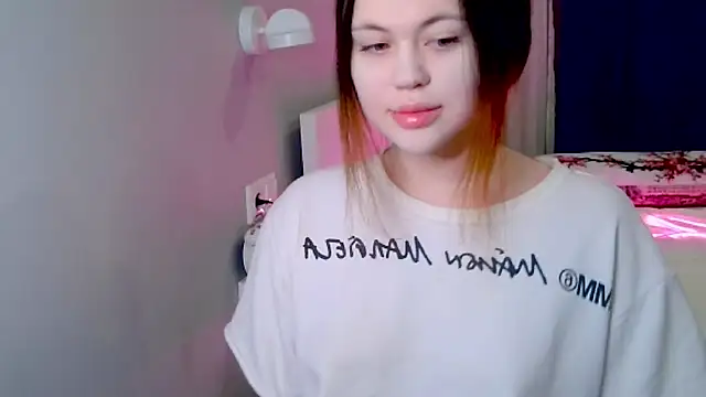 Snapshot of cuddlymisa chatting on November 11, 6:52 pm cuddlymisa online show from November 11, 6:52 pm