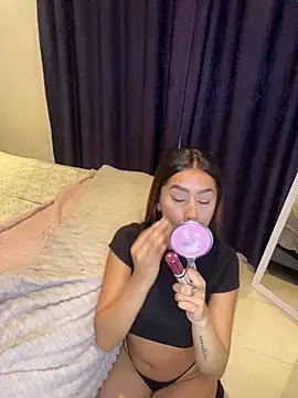 Snapshot of lauren_clauz chatting on November 20, 12:22 am lauren clauz online show from November 20, 12:22 am