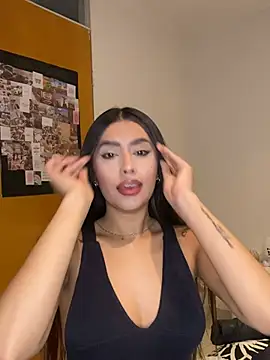 Snapshot of lauren_clauz chatting on February 5, 11:31 pm lauren clauz online show from February 5, 11:31 pm