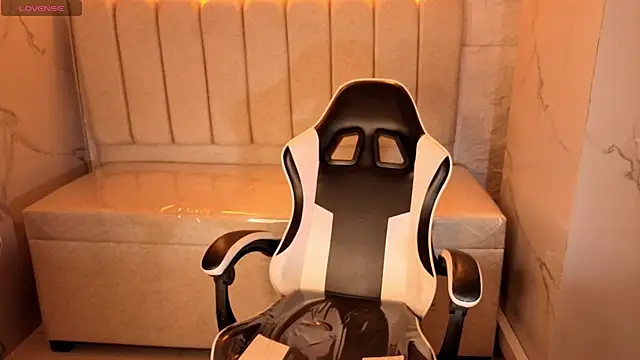 Juliana Tx online show from January 8, 1:02 pm