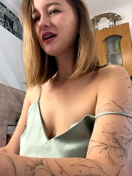 Snapshot of yourladyMary chatting on November 28, 12:24 am yourladyMary online show from November 28, 12:24 am