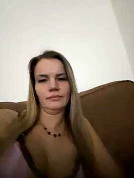Snapshot of Cutebrowneyes_ chatting on December 4, 12:31 am Cutebrowneyes online show from December 4, 12:31 am
