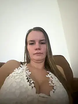 Snapshot of Cutebrowneyes_ chatting on December 15, 11:20 pm Cutebrowneyes online show from December 15, 11:20 pm