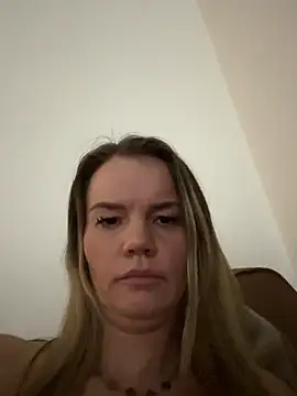 Snapshot of Cutebrowneyes_ chatting on January 14, 12:49 am Cutebrowneyes online show from January 14, 12:49 am