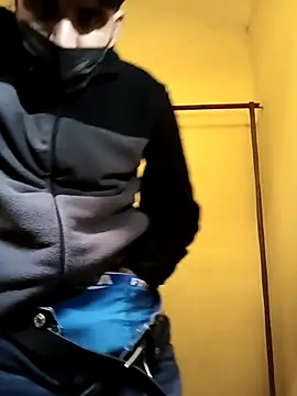 Snapshot of hotyyyyjonny chatting on December 14, 9:14 am hotyyyyjonny online show from December 14, 9:14 am