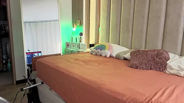 Snapshot of Iamnyxy chatting on December 4, 11:08 am Iamnyxy online show from December 4, 11:08 am