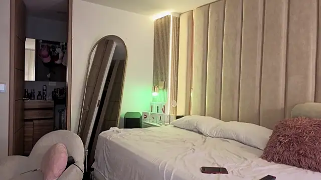 Snapshot of Iamnyxy chatting on December 16, 11:04 am Iamnyxy online show from December 16, 11:04 am