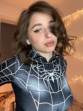 yoyogirlx online show from February 28, 1:12 pm