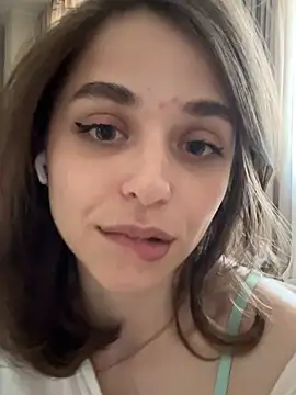 yoyogirlx online show from May 27, 11:40 am