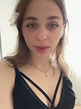 yoyogirlx online show from June 14, 2:24 am