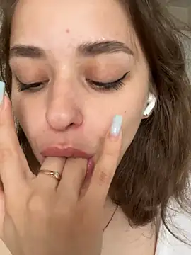 yoyogirlx online show from July 24, 3:15 am