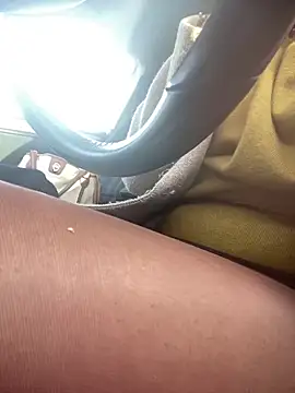 Snapshot of Deessenympho chatting on December 16, 11:26 am Deessenympho online show from December 16, 11:26 am