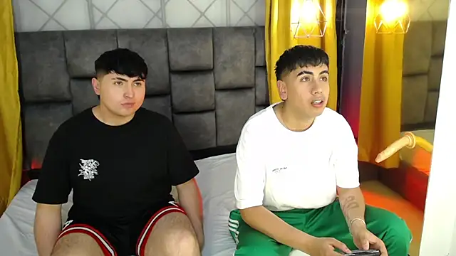 Snapshot of Alex_Beamont chatting on November 13, 8:08 pm Alex Beamont online show from November 13, 8:08 pm