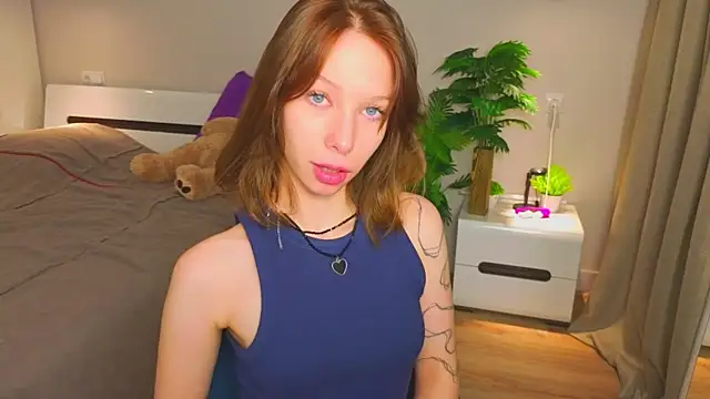 Snapshot of LilyPoetry_ chatting on December 14, 11:26 am LilyPoetry online show from December 14, 11:26 am