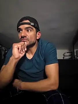 piggylatino online show from February 10, 12:04 am