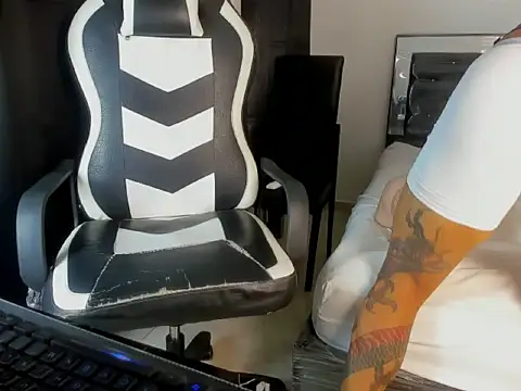 master leather online show from February 22, 9:24 pm